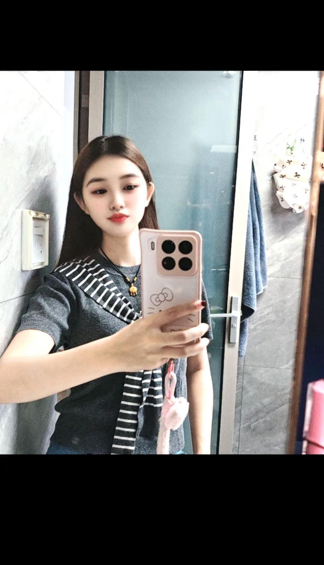 婚也结了  娃也生了  姑娘变大妈  嘴也吵了  架也干了  也曾想分家  柴米