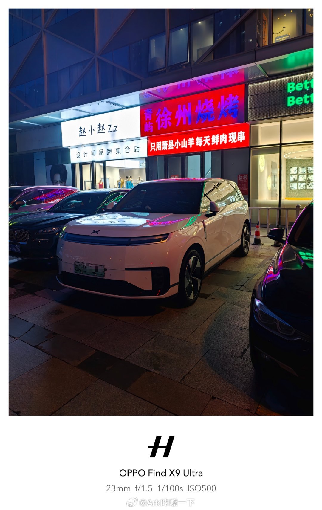 现在的小孩跟我小时候一样厉害我正拍着小鹏GX，后面路过一小孩跟他爸说哇这是台小鹏