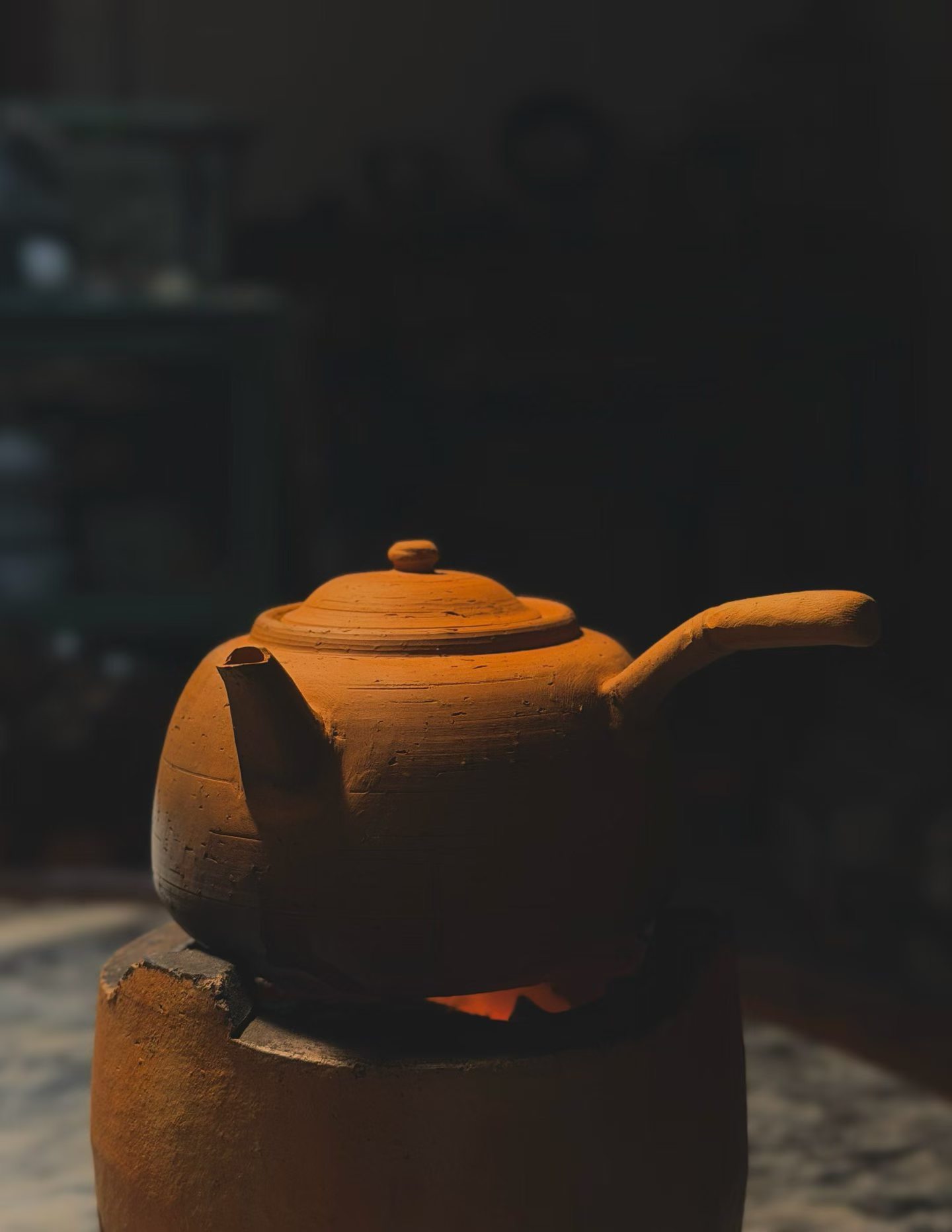 品茶赏器交友  喝茶的过程本身，就是一种“慢下来”的修行。 