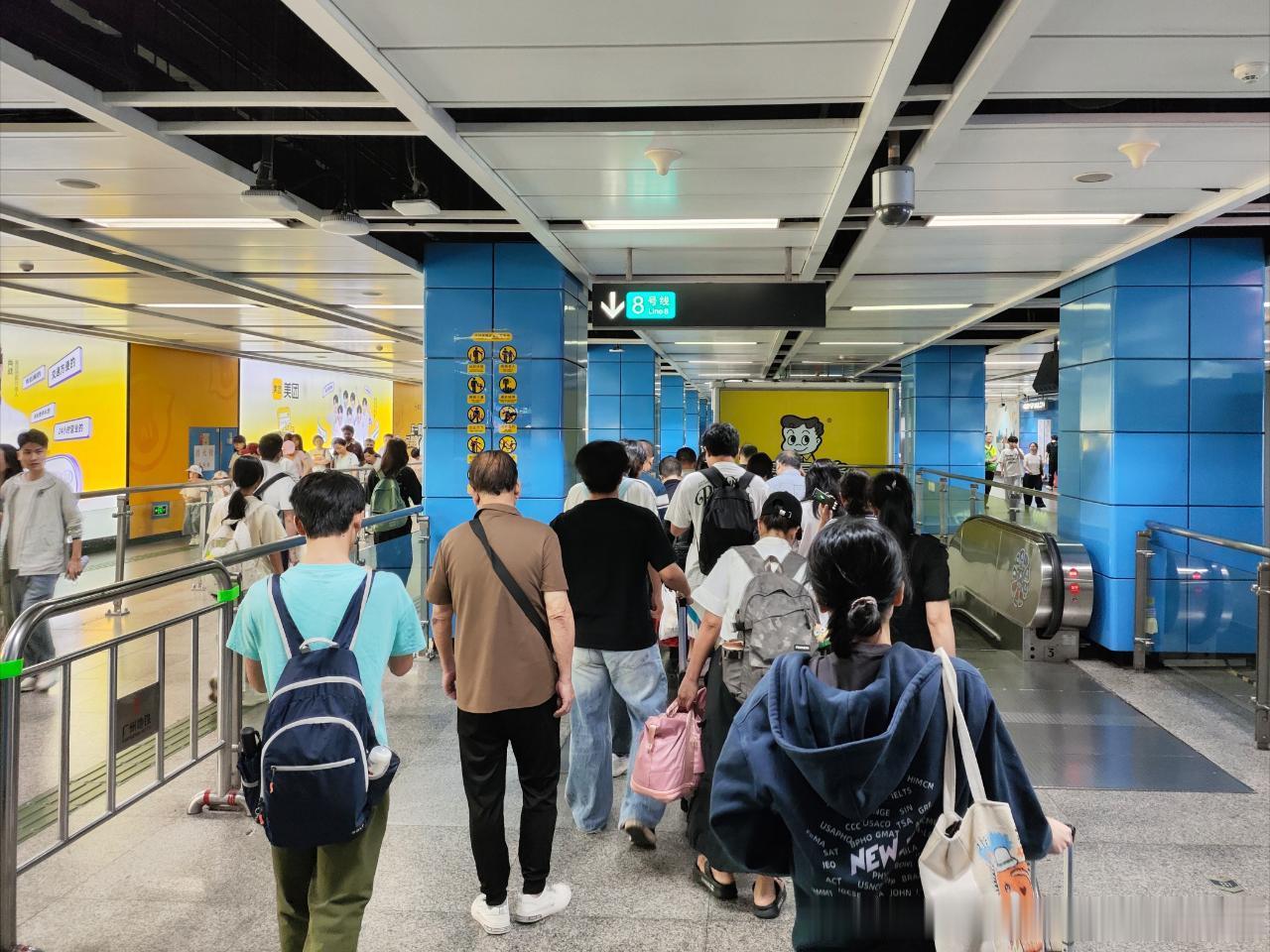 广州地铁网友：2026年5月4日（周一，五一假期第四天，广州阴有阵雨，20-25