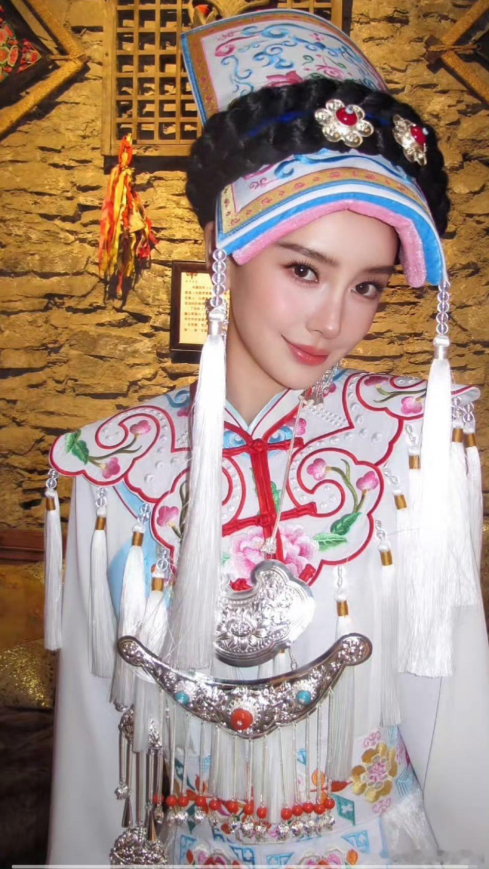 Angelababy羌族服饰ccd大片Angelababy一组羌族服饰CCD大片