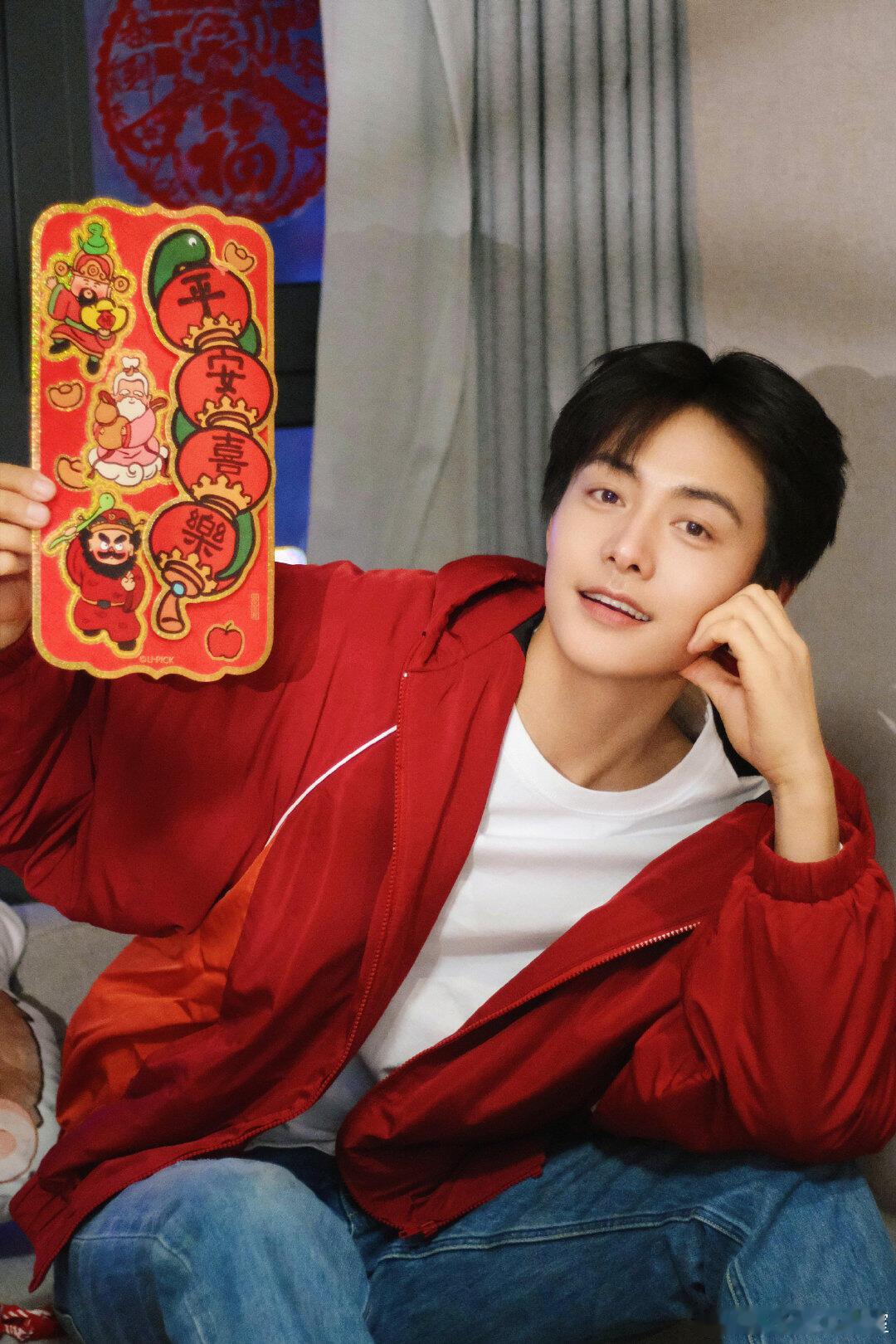 马天宇晒三人行合照 马天宇新年快乐新年快乐，一切顺遂 