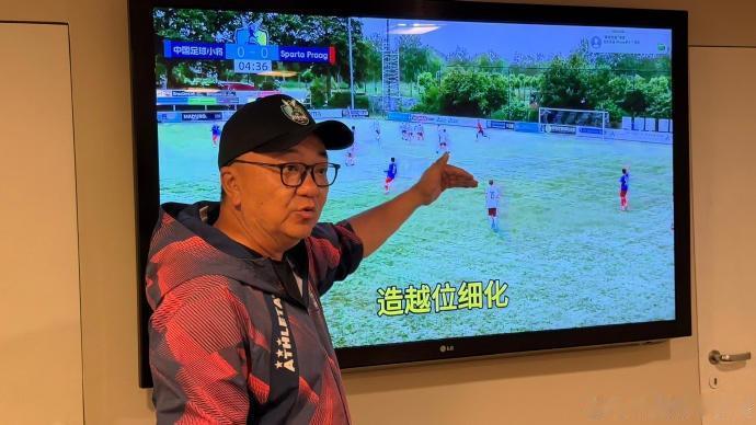 500万烧光只剩30万，他押上全部做青训

意大利，国际青少年杯赛决赛。一支来自