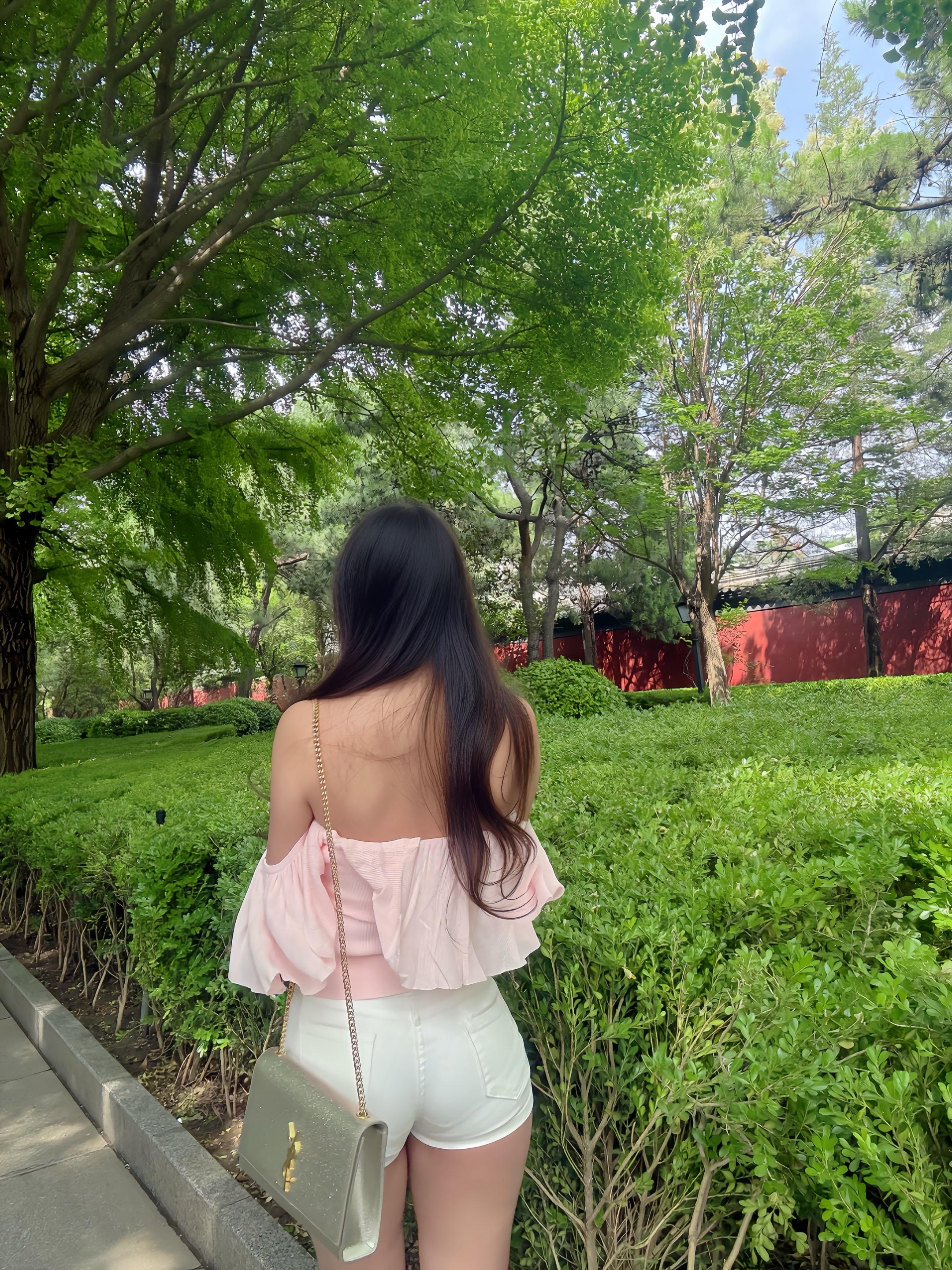 人间琴悠扬 姑娘把谁放心上