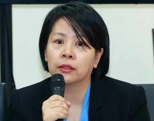 刚被民众党开除，李贞秀转头就投靠民进党，民众党这次伤太重。
13日，民众党以李贞