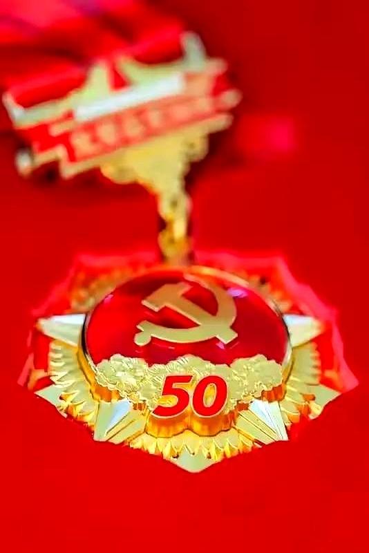 今天是我非常高兴的日子，不仅仅是"七一"快到了，更主要是1969年的今天，我光荣