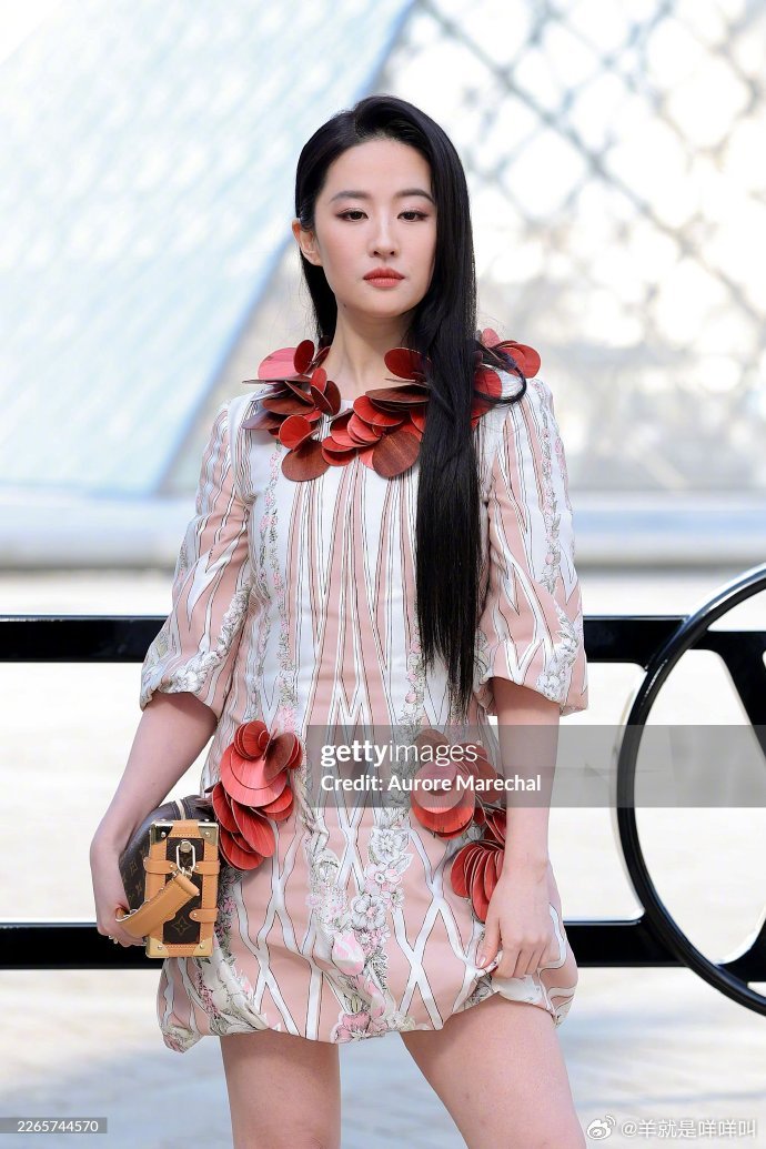 刘亦菲 周冬雨LV大秀G社生图LV大秀