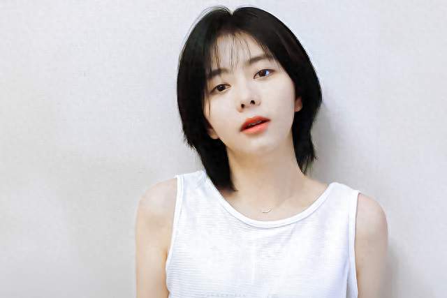 36 岁独生女谭松韵，不签公司单干三年，凭啥净赚 1.2 亿？