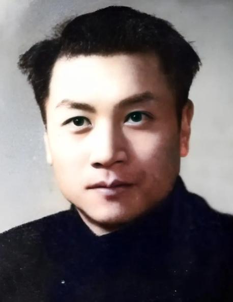 1944年冬，丰润监狱一间牢房里，地下党任远对狱友李永说出一句话："快，勒死我。