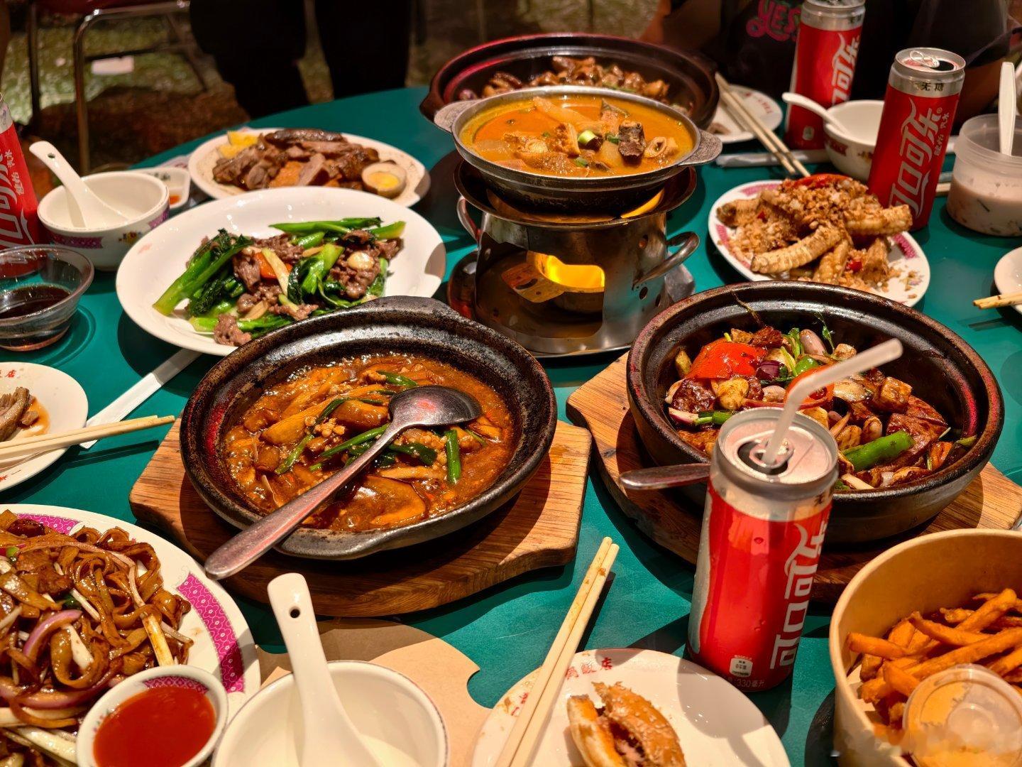 睡了吗哥们儿睡了我开始吃了😋 ​​​