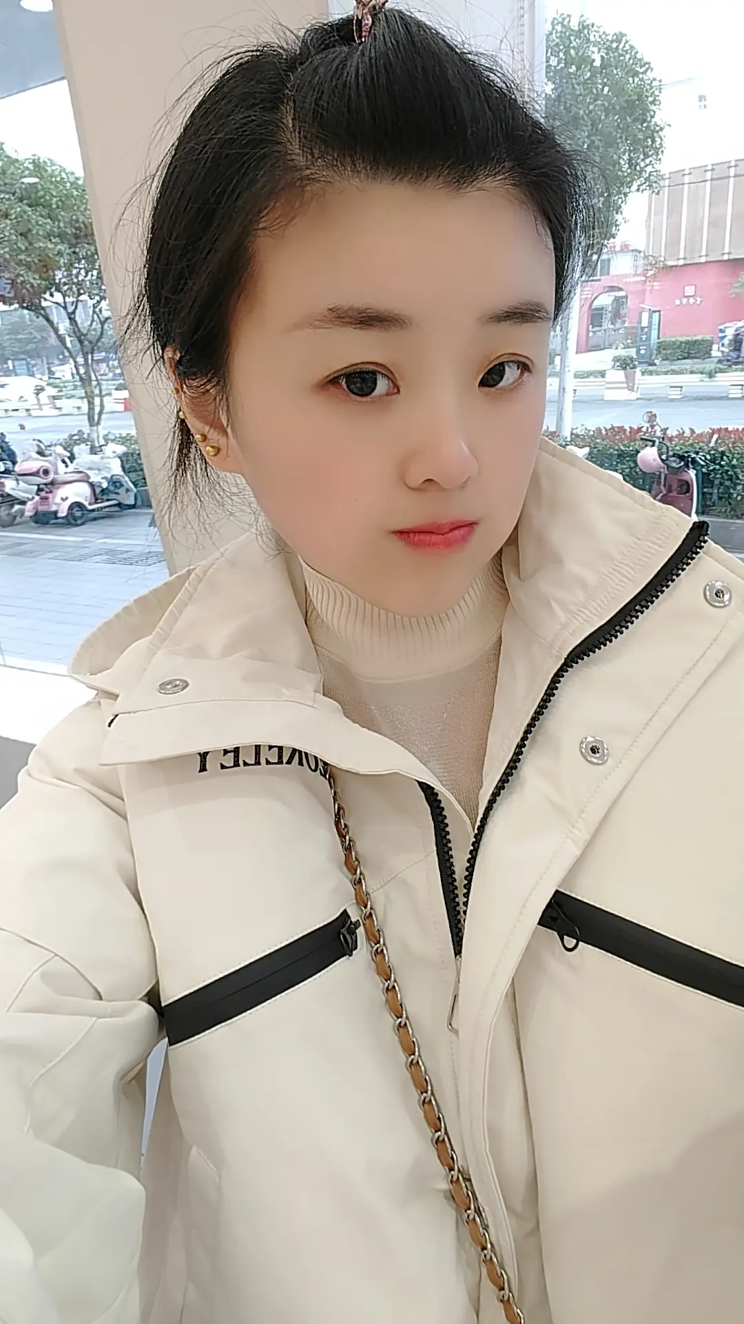 都说我变了，是的，我变了，经历过一些事，如果还不变的话，那就是傻，我变...