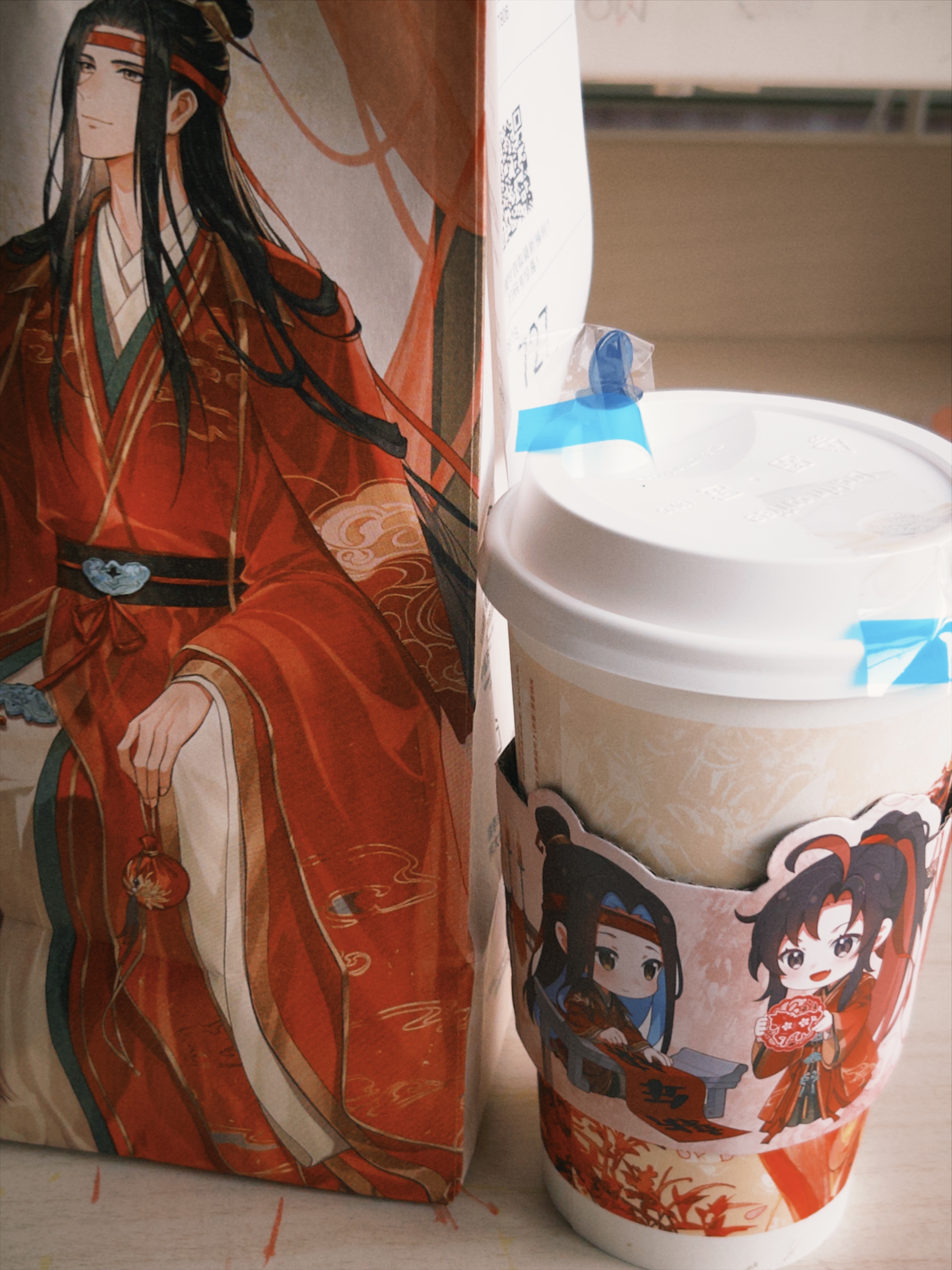 我点完咖啡☕才发现～今天联名款熟悉的魔道啊 ～ 这两人把奶茶都联名了吧～（噗 我