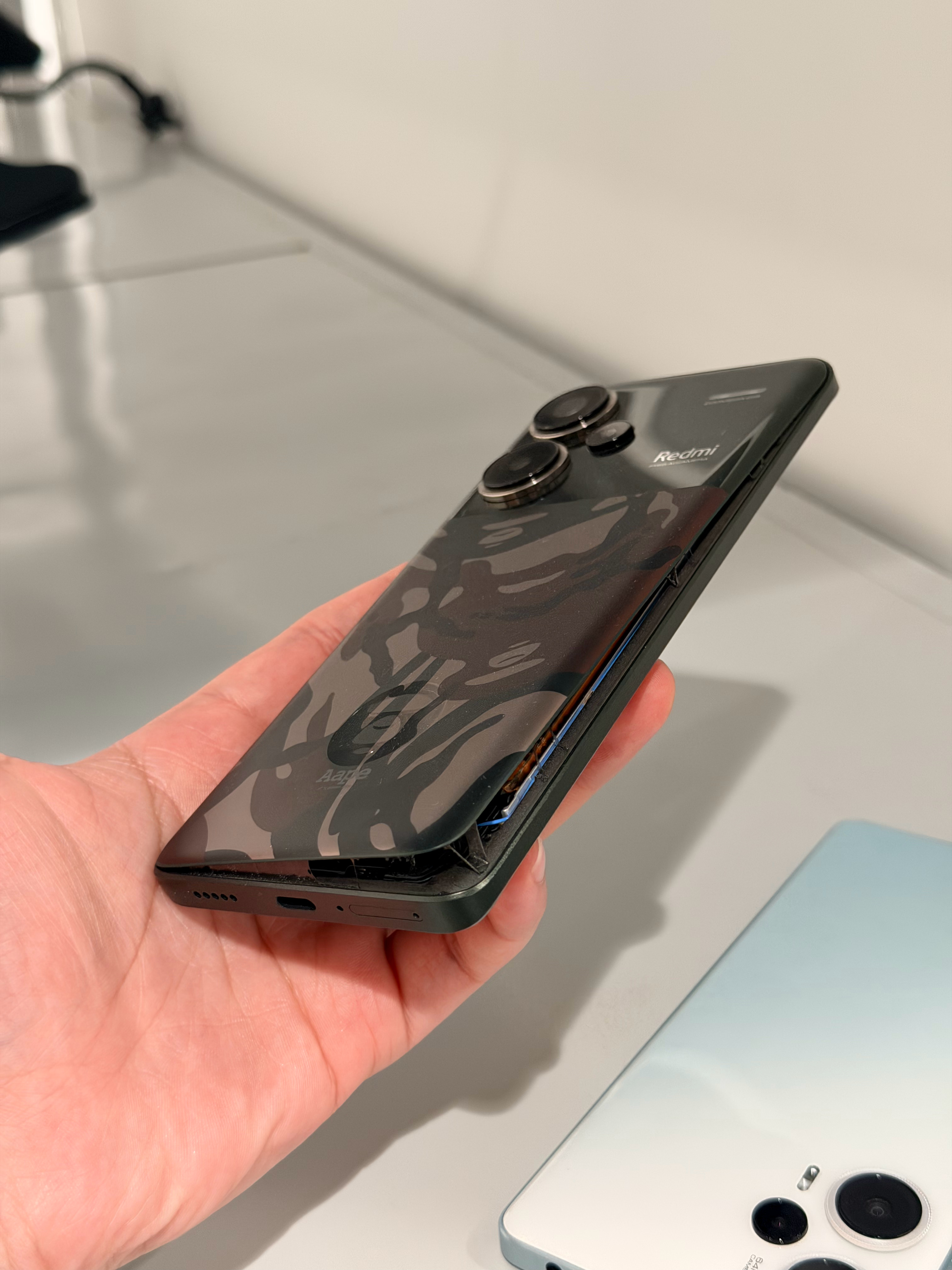 这种电池鼓包的手机按他那个回收逻辑应该也还能值点钱吧3个旧手机能换一台iPhon