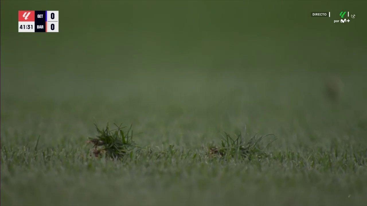 赫塔菲的烂菜地球场，差点搞伤了杰拉德-马丁。至死不渝红蓝魂赫塔菲vs巴萨巴萨