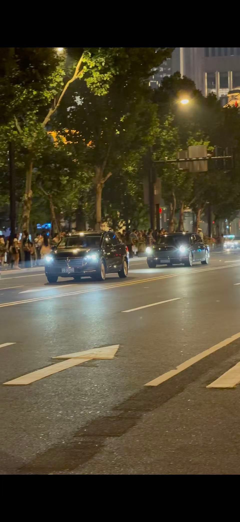 我和朋友说：当你看到外滩变成图1、图2这个样子就知道有VIP要来了。欢迎577访