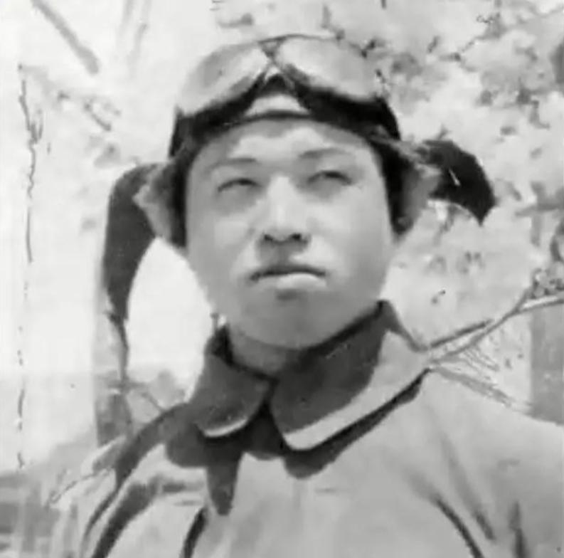 1944年12月中旬，21岁的日军飞行员佐佐木友次第8次接到特攻命令。据他晚年的