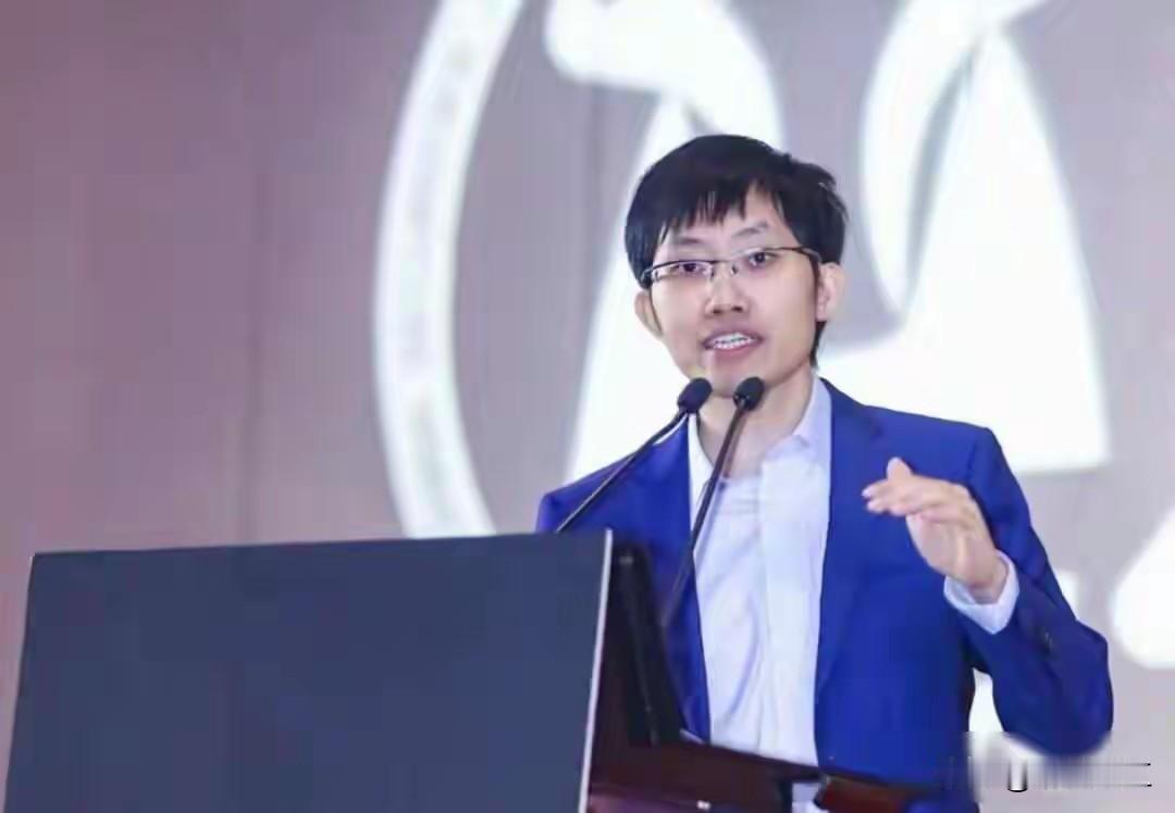 湛江的首富非他莫属！他是谁？他就是梁文锋！一位出生于湛江吴川的优秀科技人才，人工