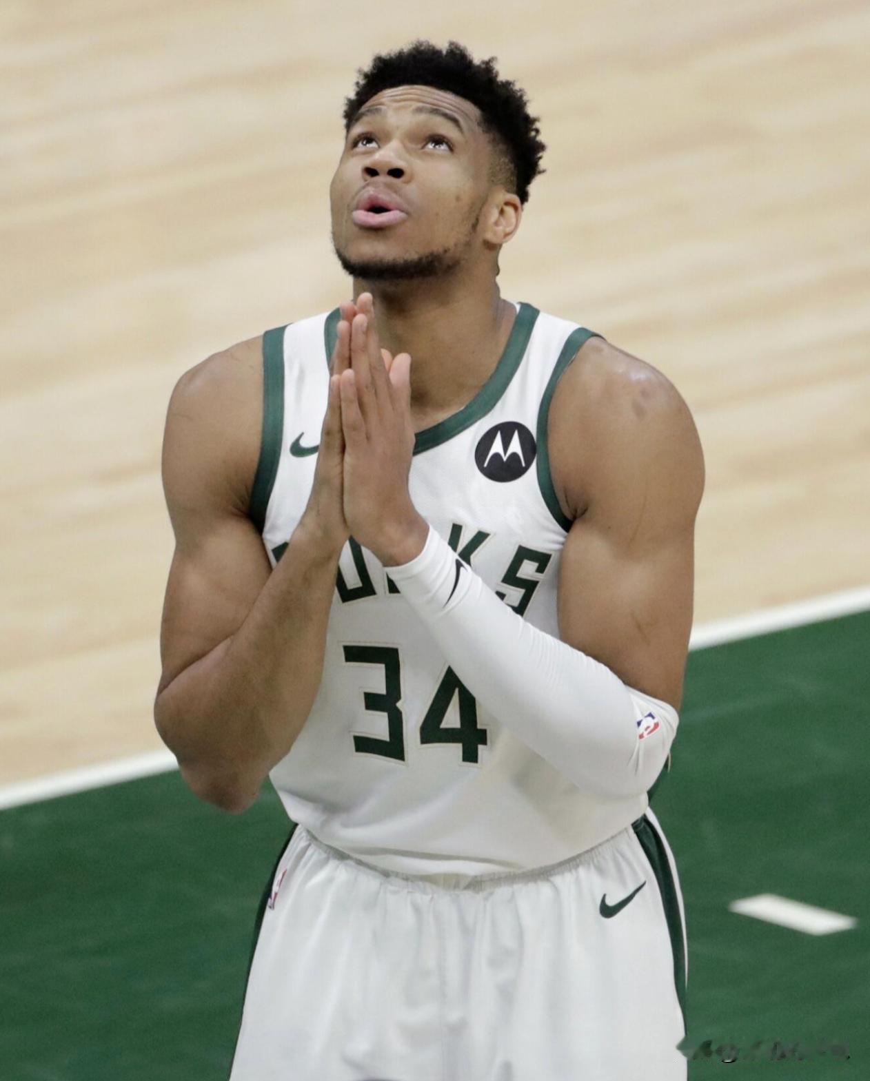 NBA现役大前锋实力前十！大家认同吗？
 
1. 字母哥
联盟第一大前锋。身体天