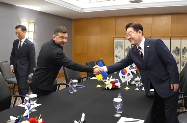北约峰会期间李在明和泽连斯基首次会晤！

7月8日当天，在北约峰会举行期间，韩国