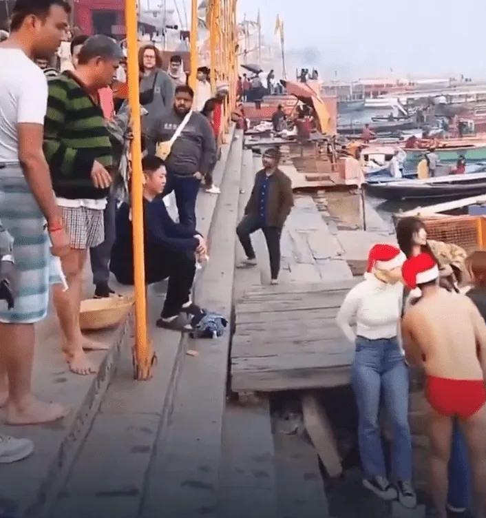 恒河嬉水风波：日本游客的文化越界与印度人的信仰坚守
 
2025年12月25日，