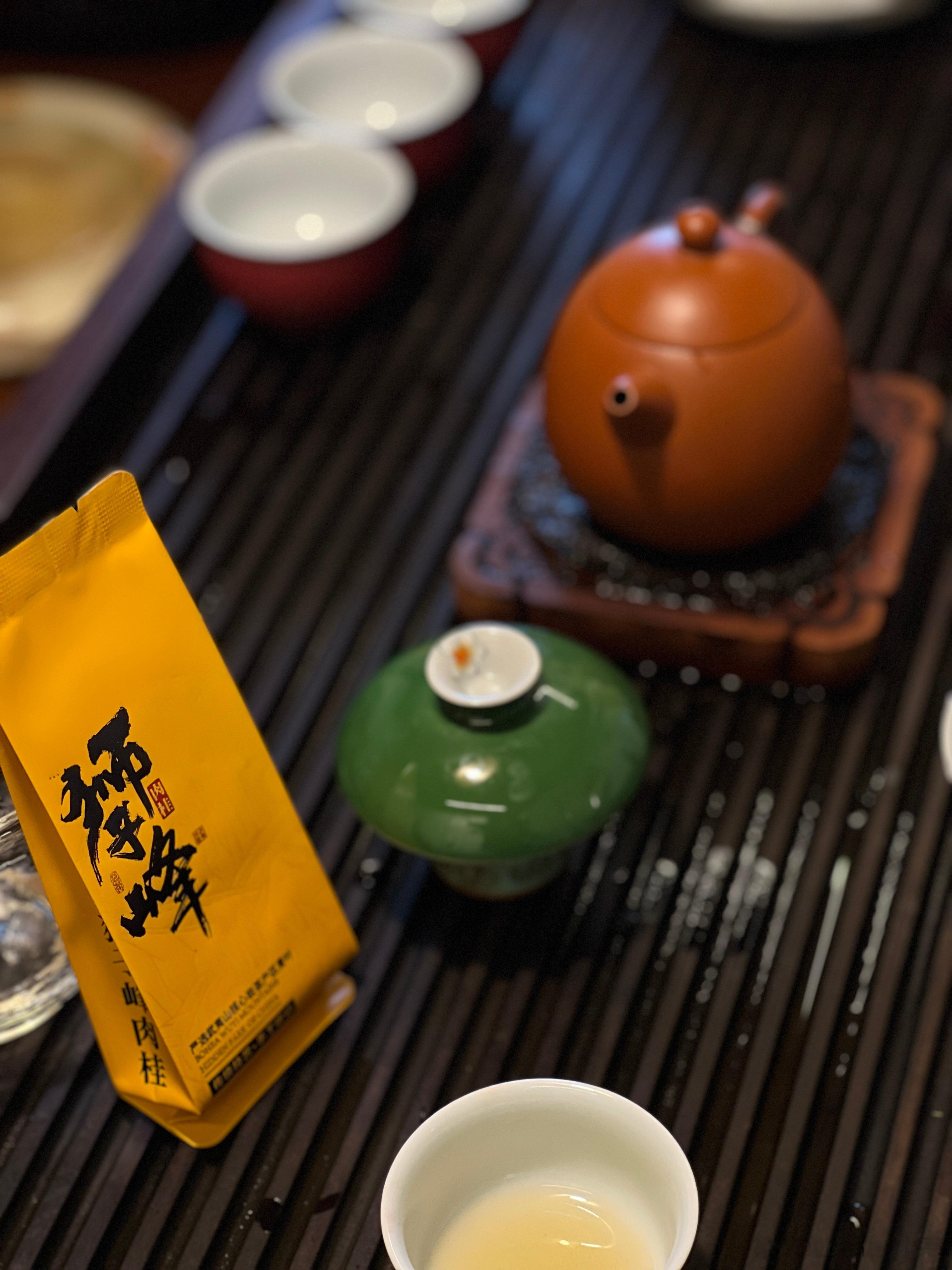 “人不争，一身轻松，事不比，一路通畅，心不求，一身平静。”  ​​​