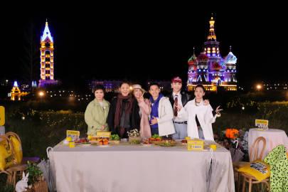 倪萍真的是有心了！她参加完了《再见爱人》之后，还给何美延和梁淞邮寄了一大箱子的书