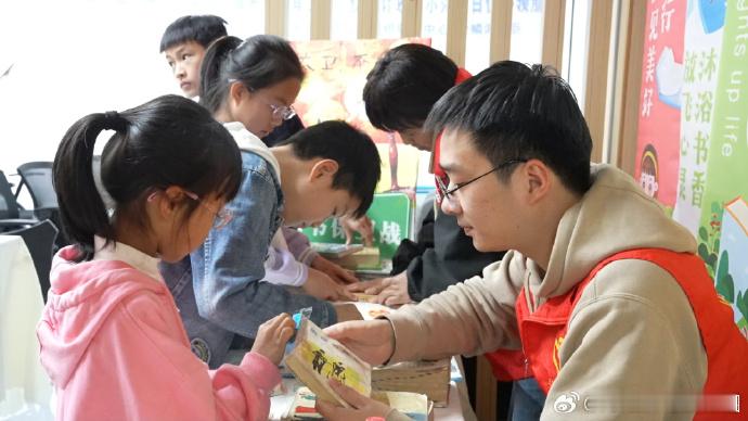 台州萌娃用趣味阅读点亮书香童年 活动+阵地+指导！海润街道新时代文明实践所与金鳞