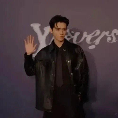 LV大秀现场，男星生图曝光，竟无一亮点？ 