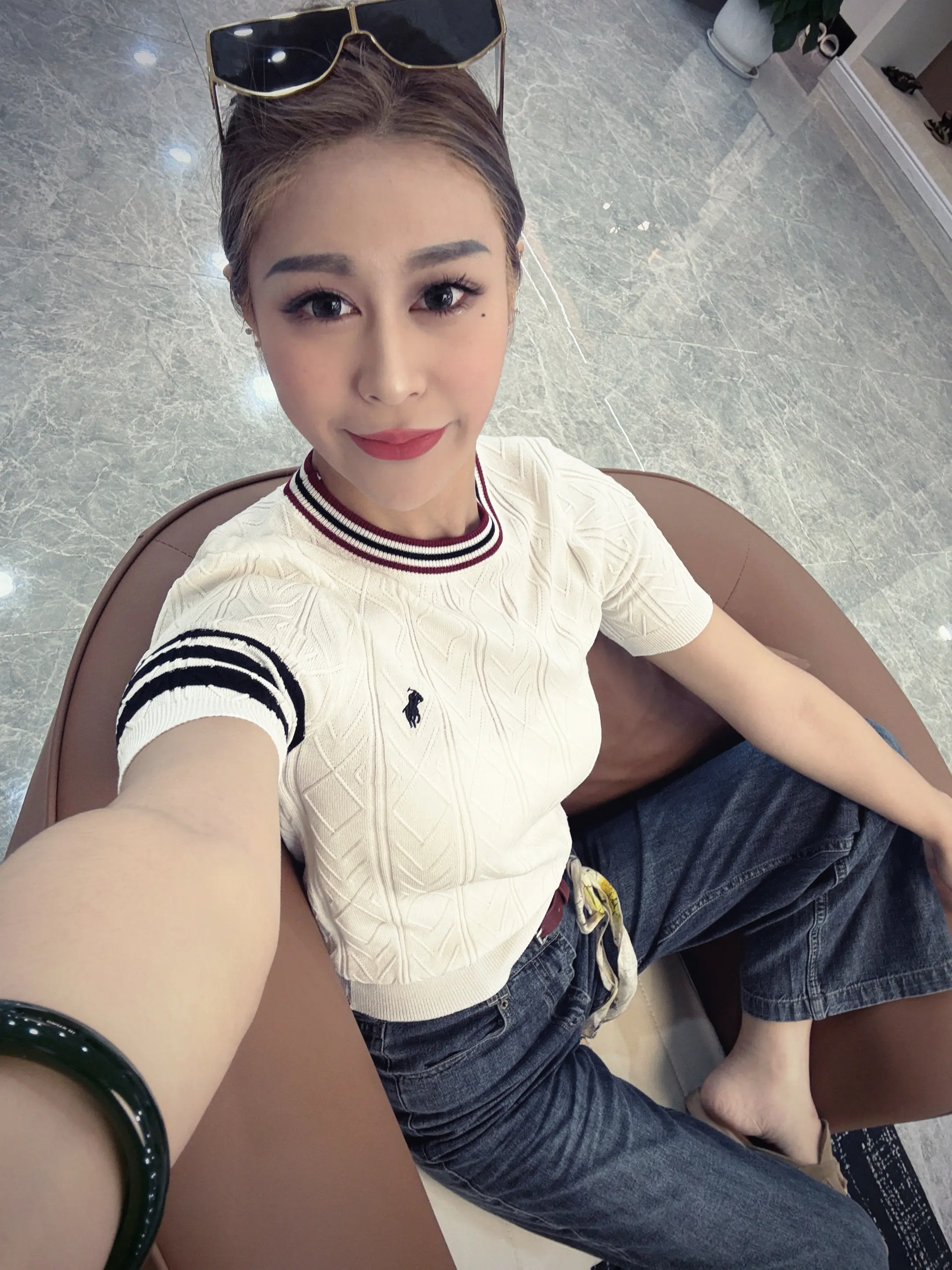 听巴扎黑新歌《吹吹山顶的风》过肆意人生！无法掌控的事情太多 别为难自己...