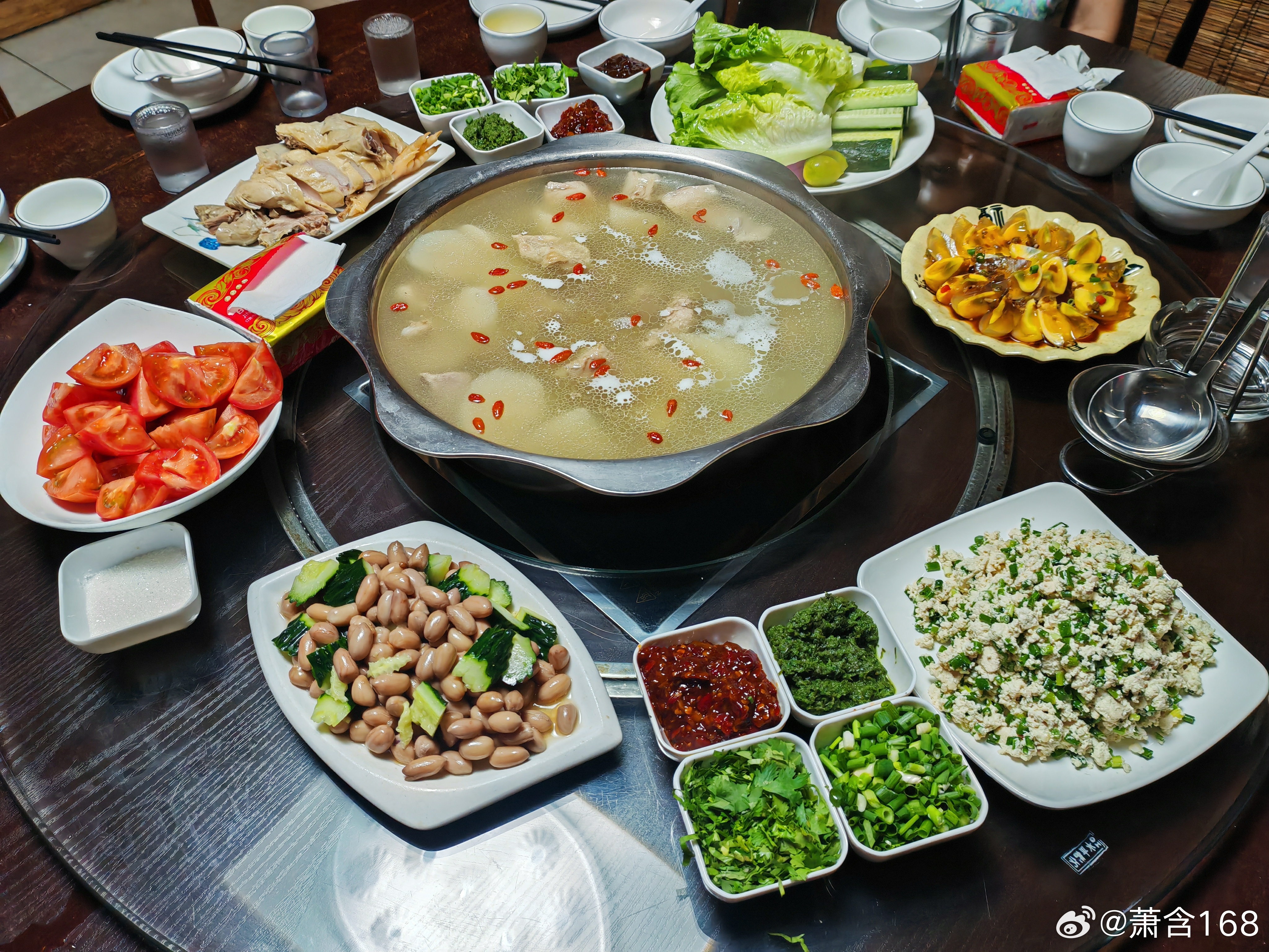 【腾冲缘】今晚，夏雨淋漓，尚至然腾冲微信群友小聚，欢迎来自上海的小兄弟庄伟，群贤