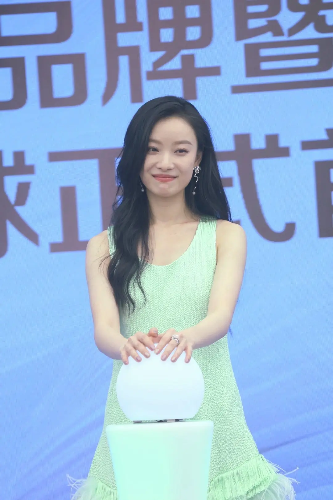倪妮。