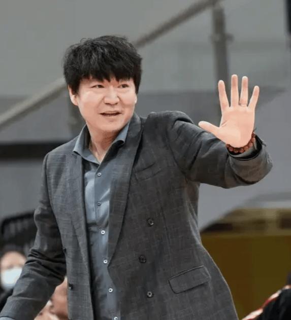 CBA常规赛/最多落后23分，客场不敌天津，山东男篮的最后几场为何如此挣扎？
C