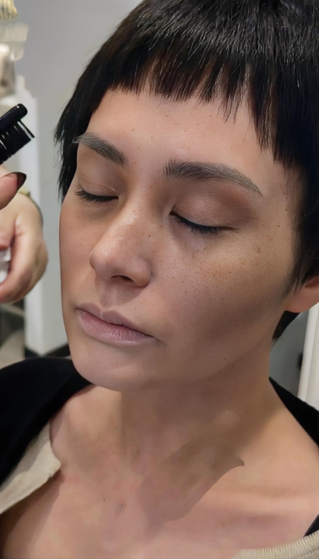 希望能多给她一些好的资源剧本，感觉她之前好像不火，现在年龄大一些了才火，太可惜了