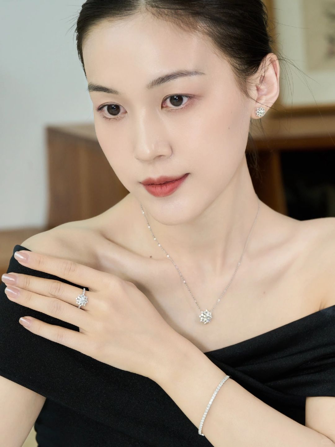 去发光，而不是被照亮