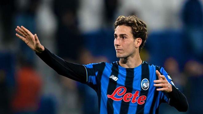 现年22岁的贝尔纳斯卡纳本赛季进入亚特兰大一线队，赛季至今他出场37次，其中30