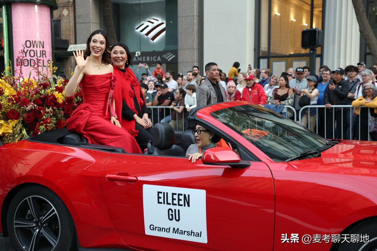 奥运滑雪巨星谷爱凌周六回到家乡旧金山，担任中国新年游行的总指挥。

整个旧金山中