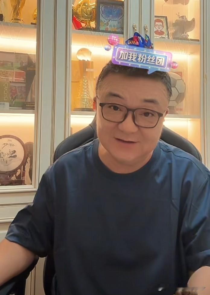 董路感谢上海队教练。
感谢他对于老二和黄子杰，顾博宇，小何的信任。上海队员也很接