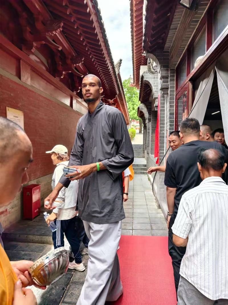 尼克斯绝杀马刺少林高僧在也顶不住啊，这波这赛季最牛逼的翻盘。看傻了😧，29分呀