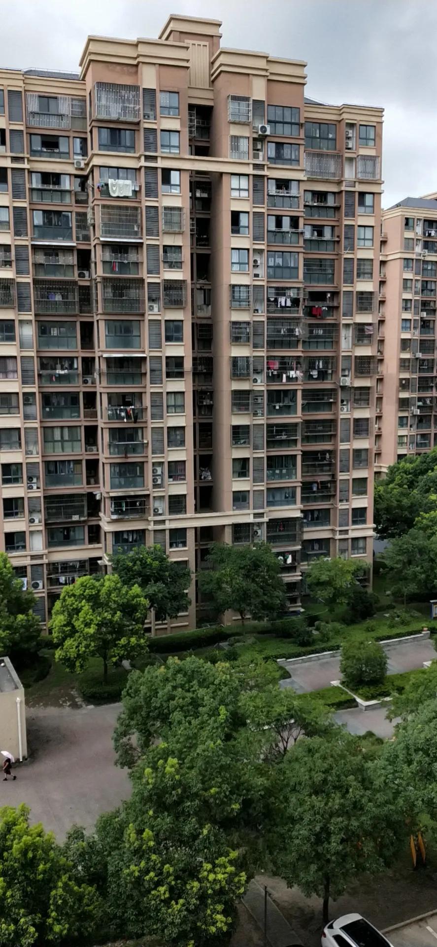 上海每月2万，能买的房吗？
2万为税前，到手税后一般1.7万左右
如果50%，首