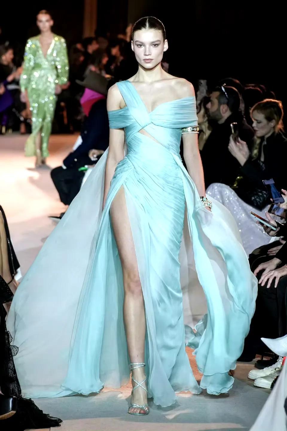 梦幻蓝礼服走秀，尽显优雅与高贵！👗✨💃#Zuhair Murad 2023 