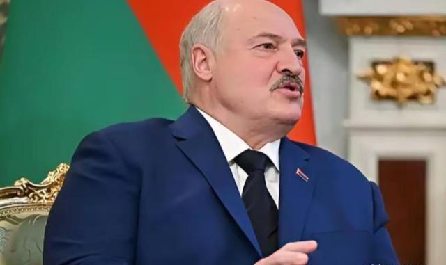 白俄罗斯总统卢卡申科爆出个惊天猛料，听得人头皮发麻、后背发凉！他表示：俄罗斯藏着