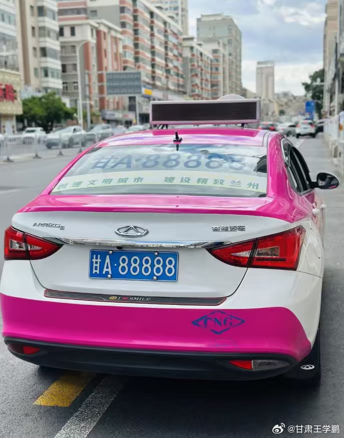 兰州甘A88888出租车辟谣五连8靓号不在豪车上，扎根兰州街头16年！甘A888