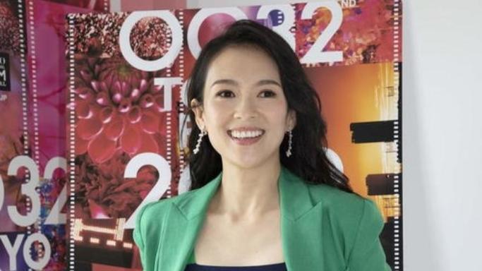 你知道吗？最近章子怡的脸引发了网友们的热烈讨论。在出席某活动时，她的面部状态与以