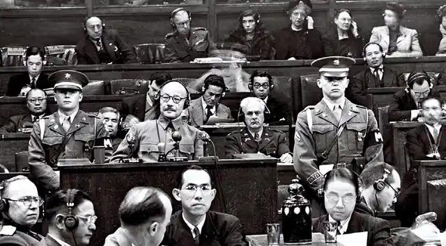 ·东京审判曝出荒唐往事，美国私自释放战犯，甲级罪人翻身掌控日本政坛
 
二战结束