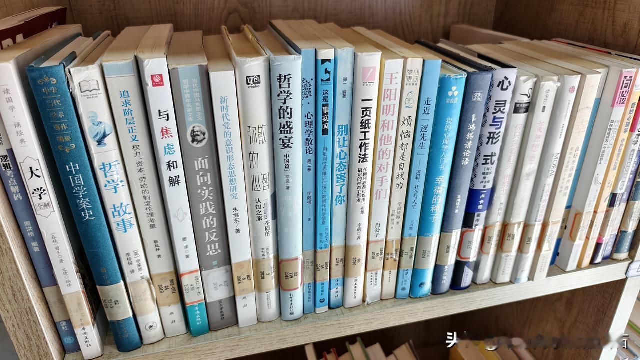 读书的要旨是
尽量少犯错误

​能迅速辨别哪些是口水书
哪些是标题党
哪些是披着