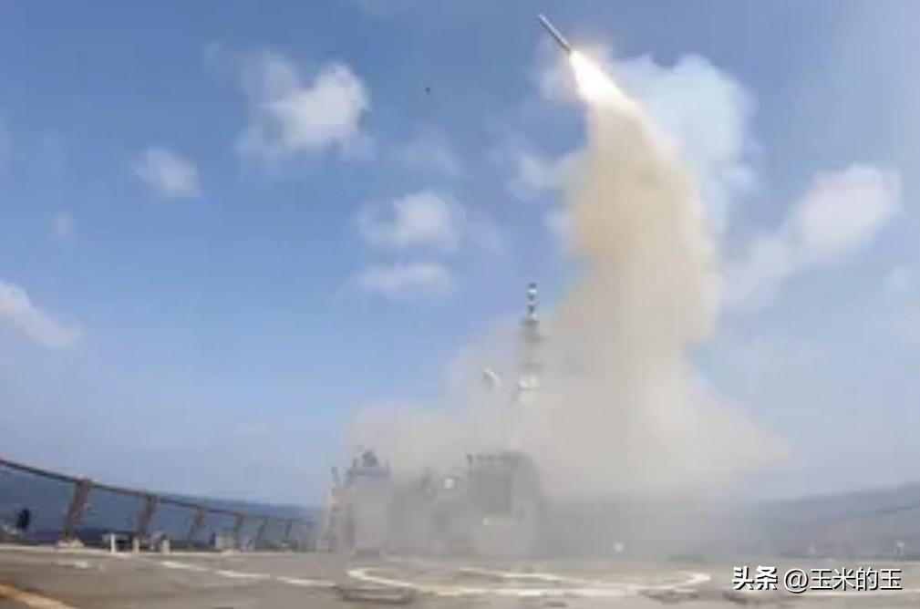 美国与以色列于周六对伊朗境内目标发动多轮打击，引发伊朗迅速反击。以色列多地遭遇轰