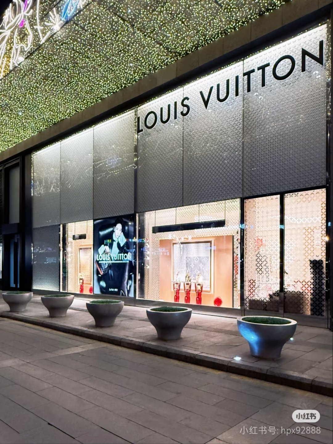 刘亦菲打卡的北京SKPLV地广硬广 