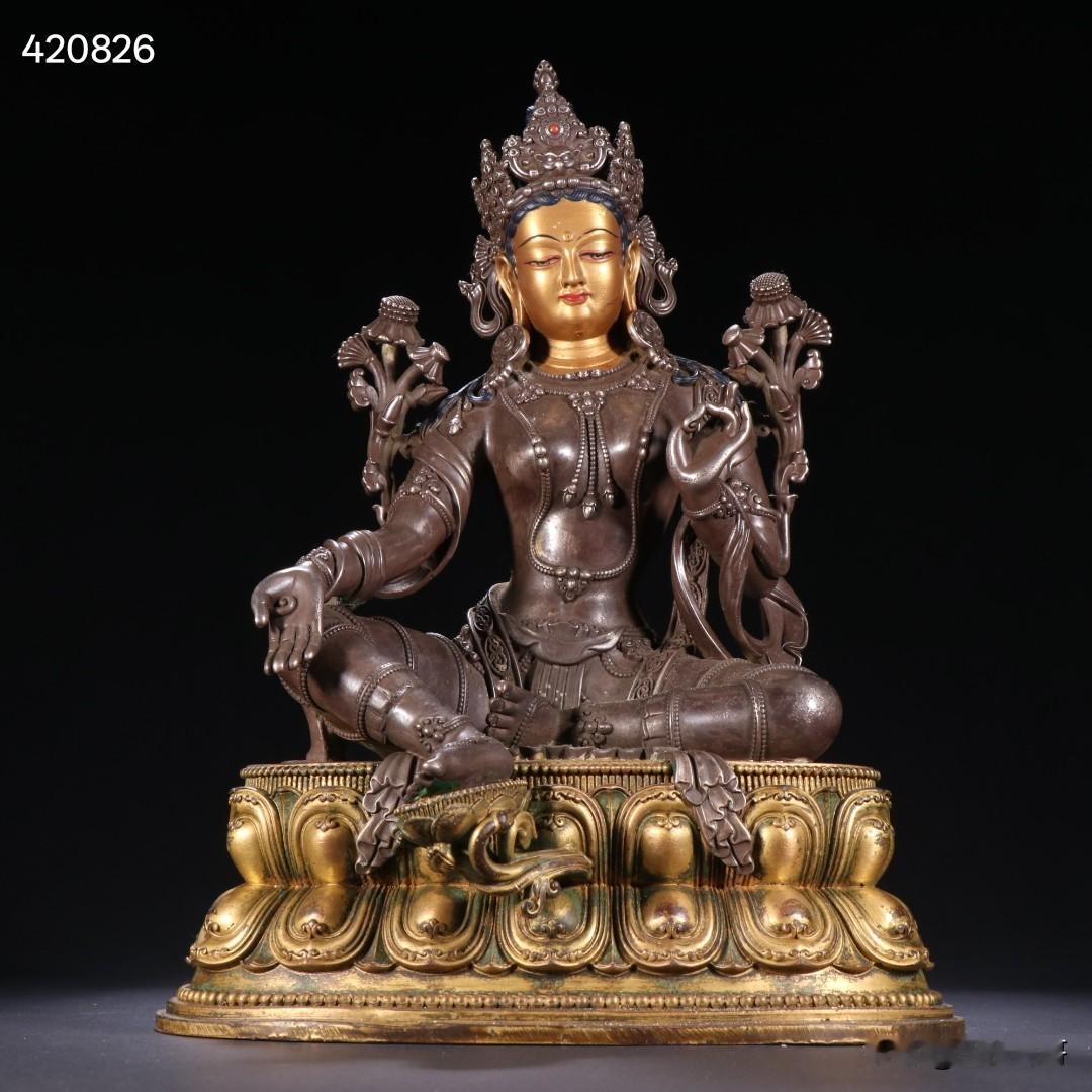 清代 铜鎏金度母像。
规格-高30.5cm 宽22cm 重3030g