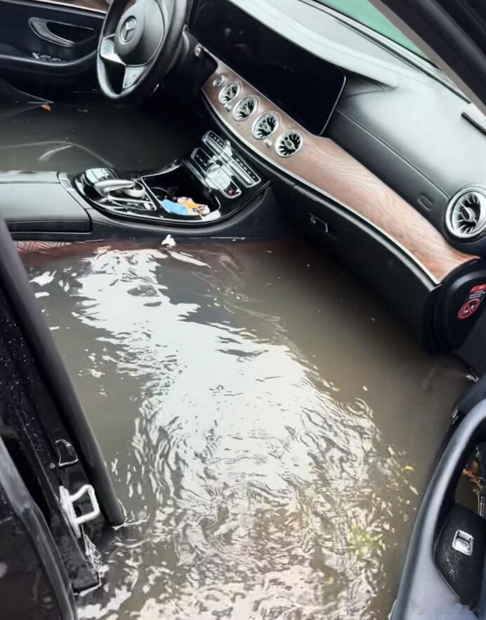 泡水车这种东西，便宜确实便宜，但也是真的看人品。有的人买了泡水车，基本没出过什么