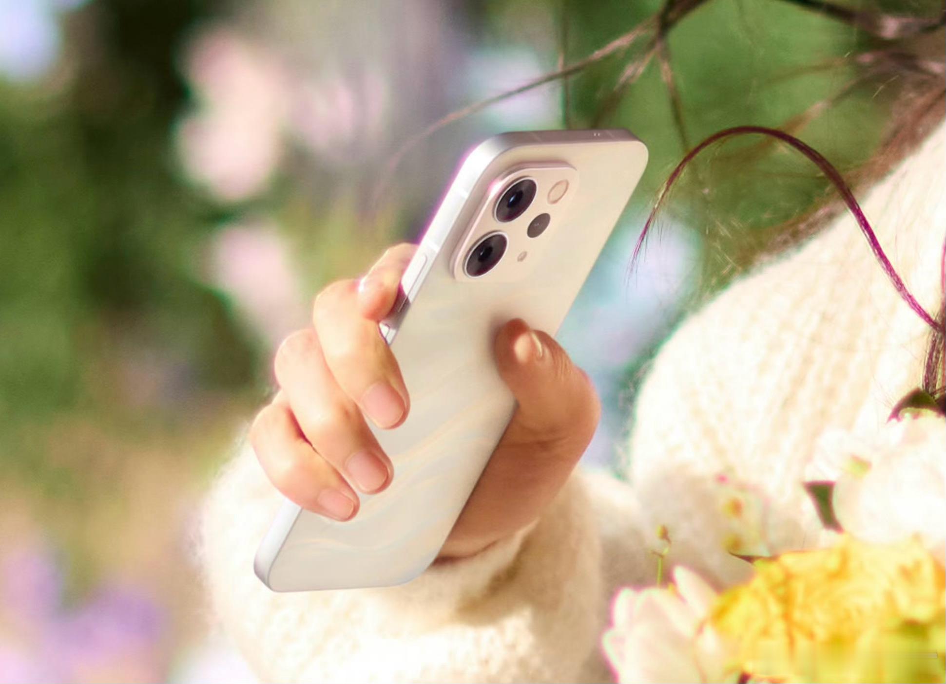 看来这次vivo S50系列有两套设计语言，S50标准版是昨天曝光的矩阵三摄镜组